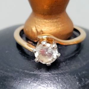 AVON | Solitaire in Goldtone, Sz. 7 1/2